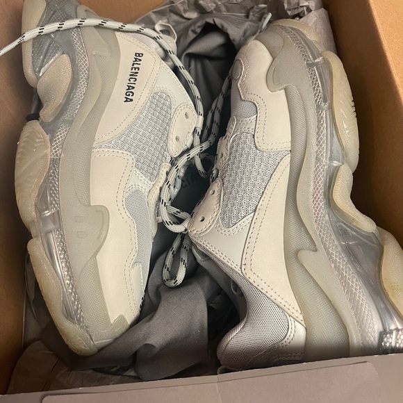 AUTHENTIC BALENCIAGA SNEAKERS!(ORIGINAL SALE RECEIPT SHOWN) - Picture 3 of 9